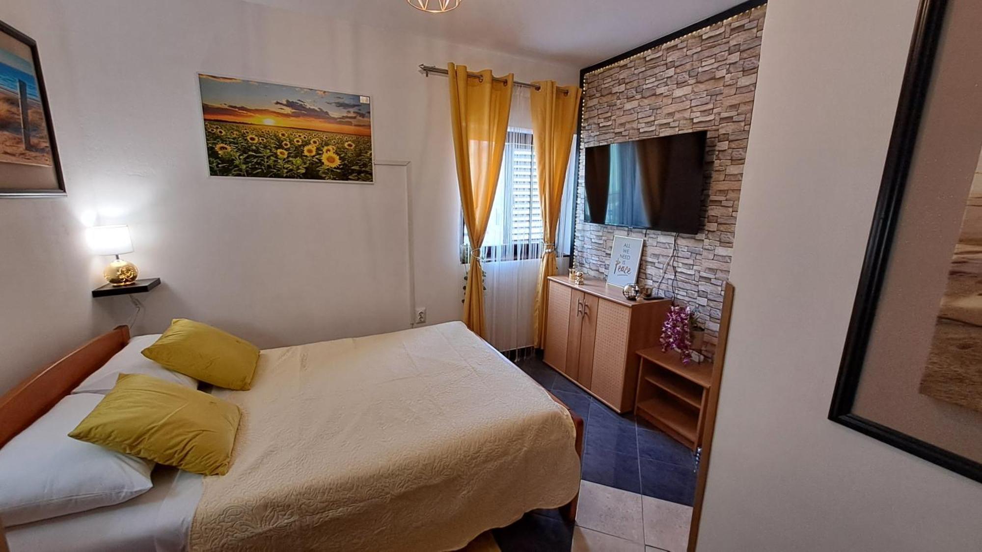 Red Gold Apartment Pula Exterior photo