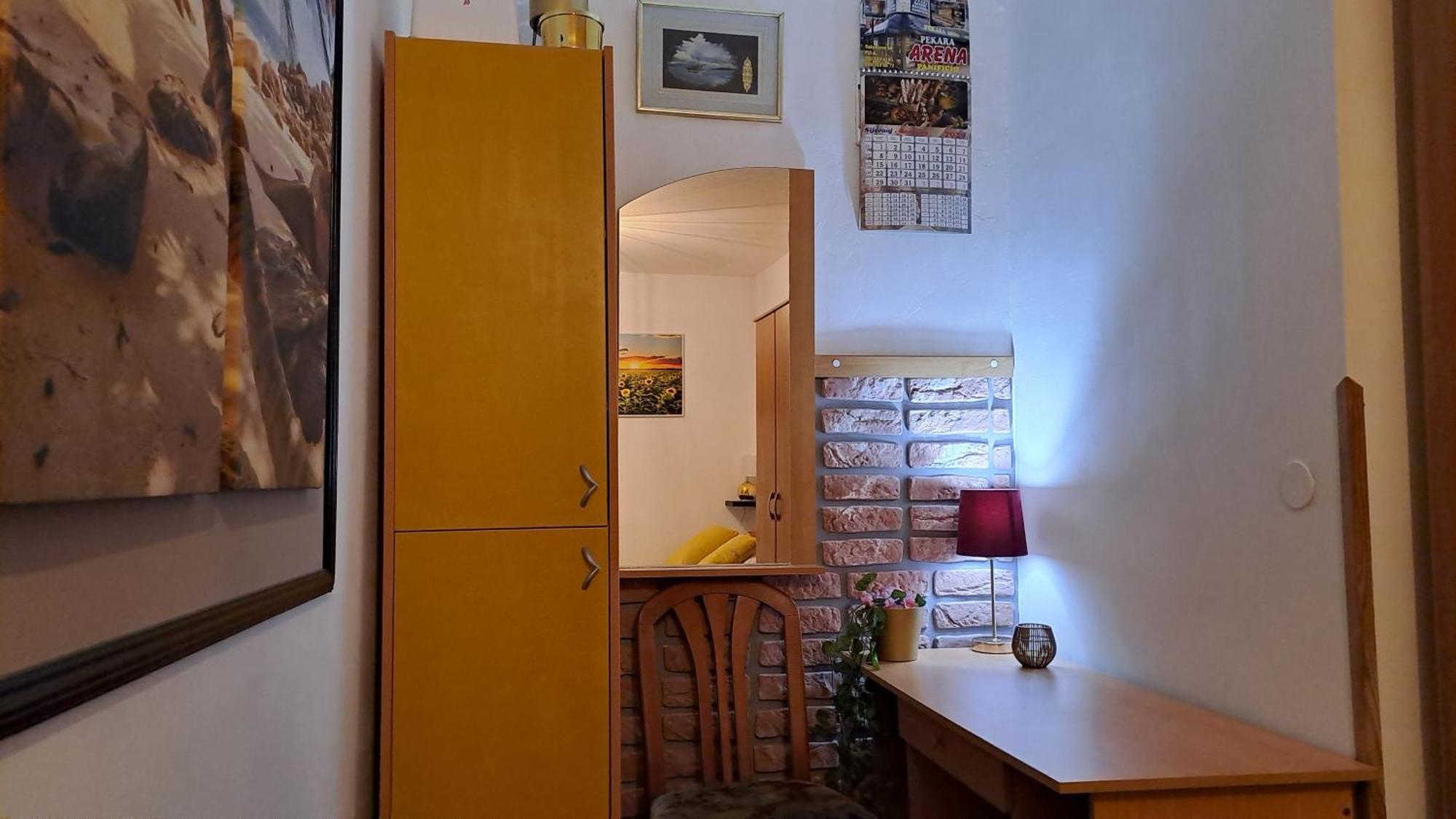 Red Gold Apartment Pula Exterior photo