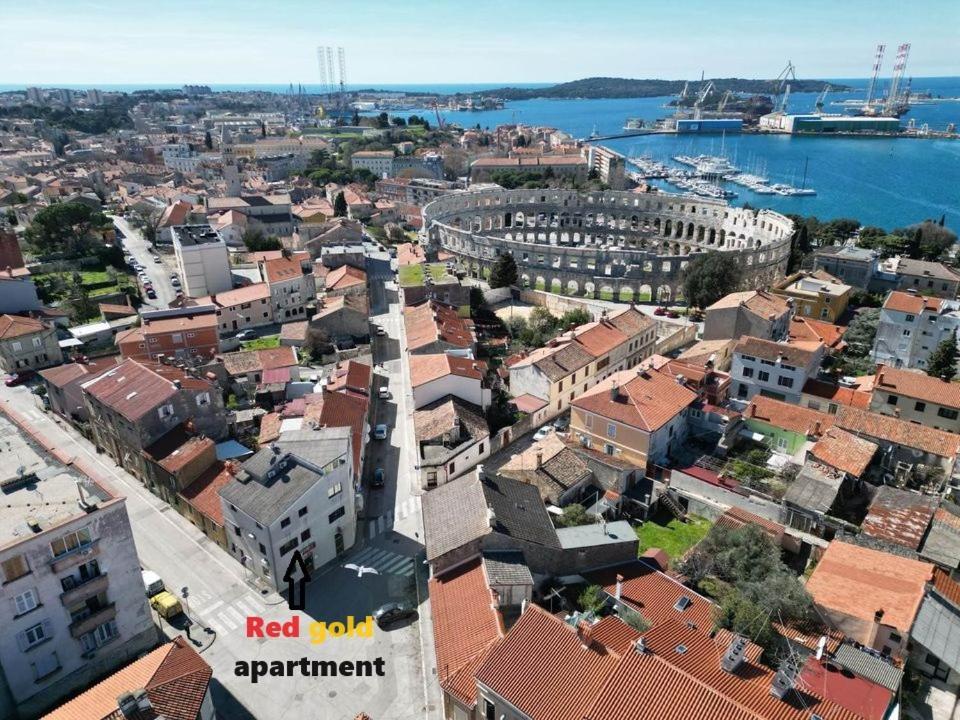 Red Gold Apartment Pula Exterior photo