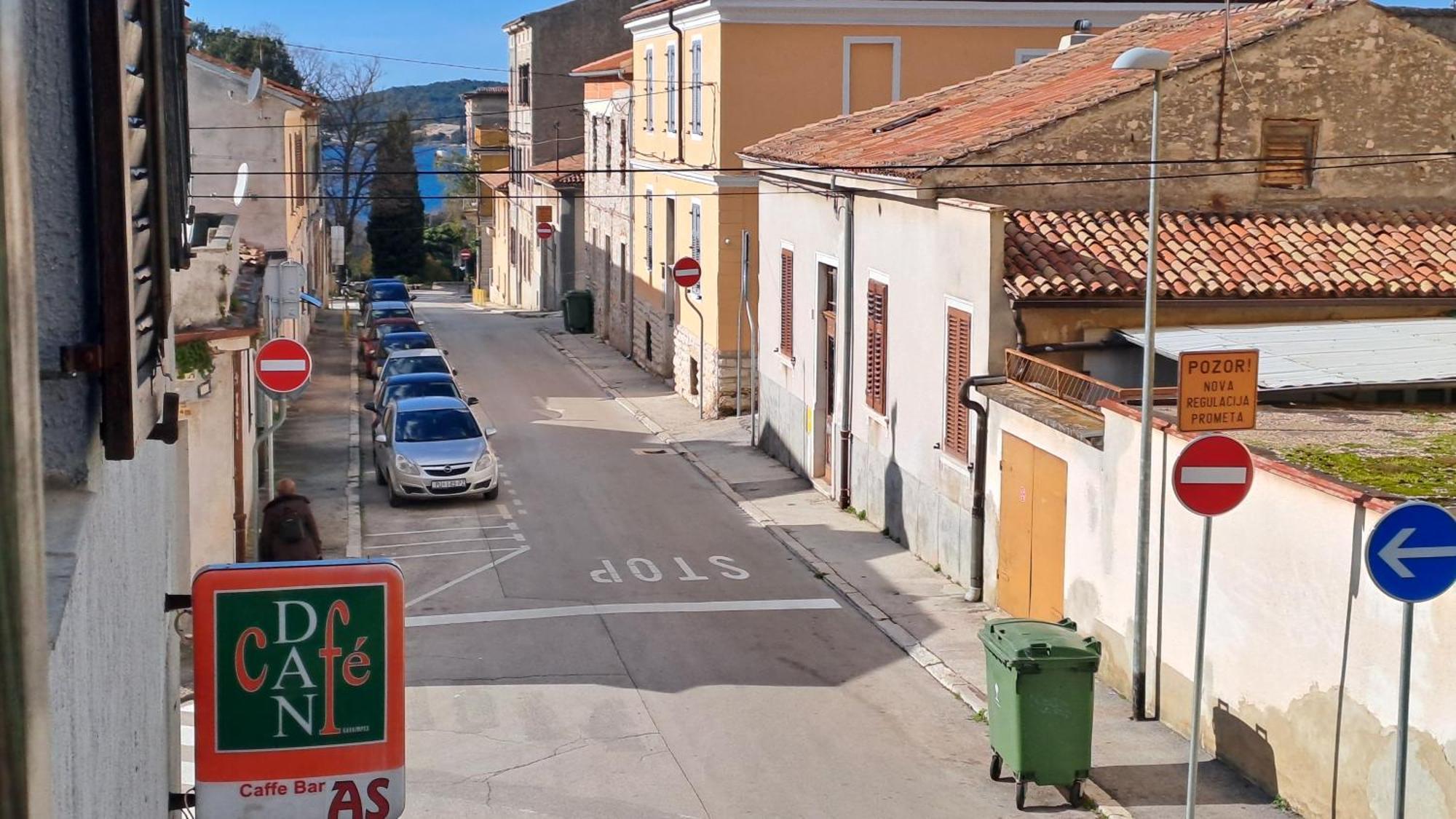 Red Gold Apartment Pula Exterior photo