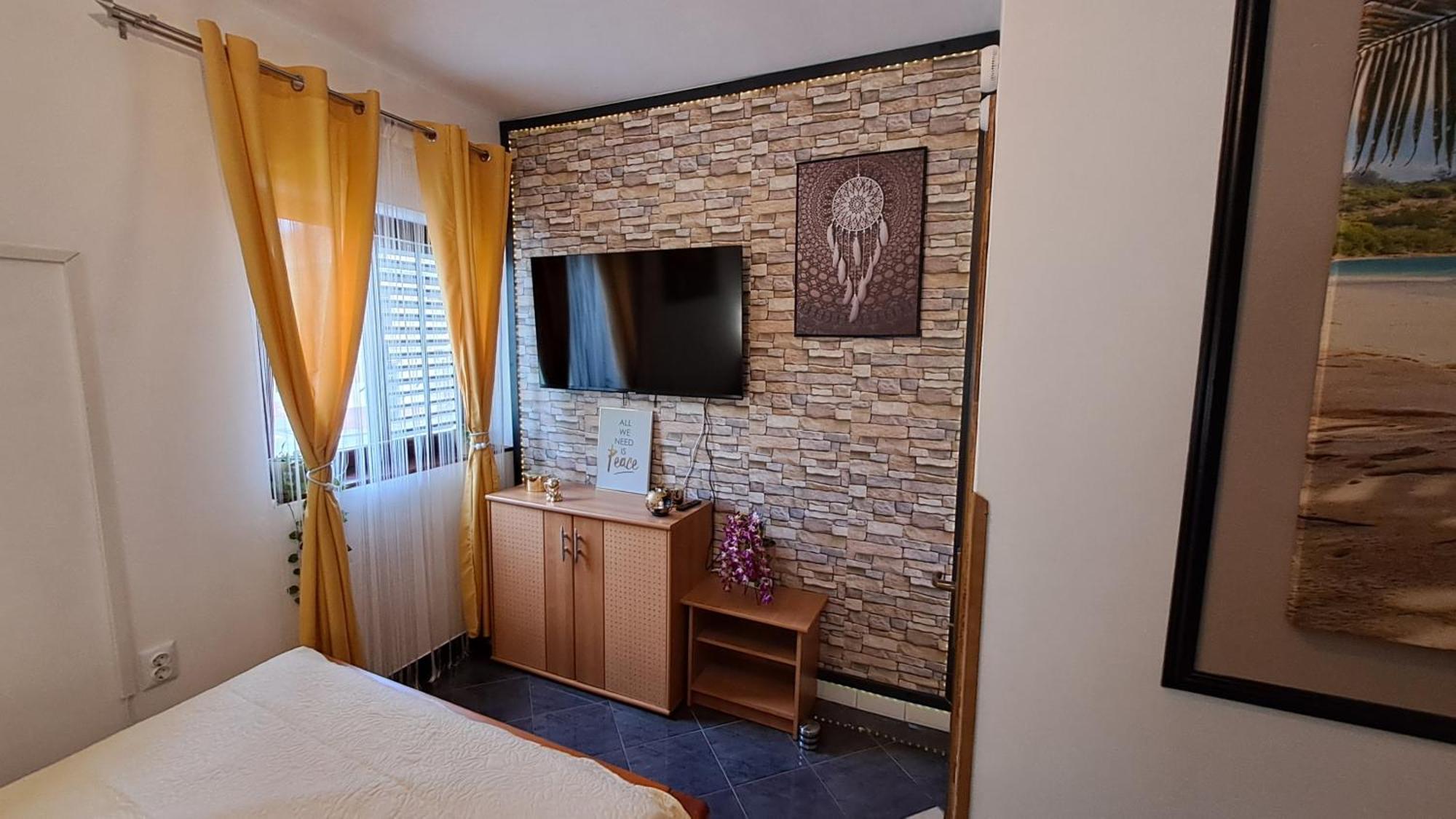 Red Gold Apartment Pula Exterior photo